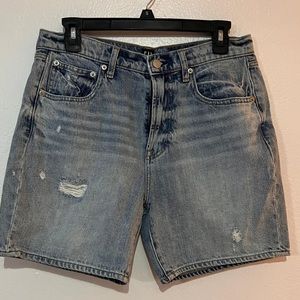 Gap Short, Size 28 Petite.